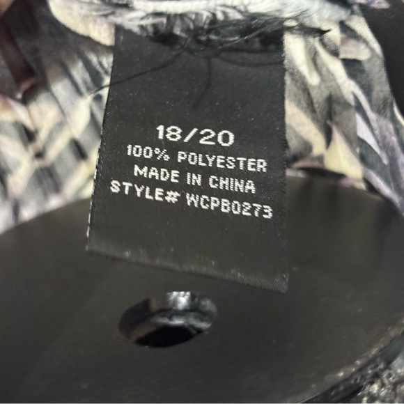 Elegant Black and White Leaf Print Blouse - Picture 5 of 5